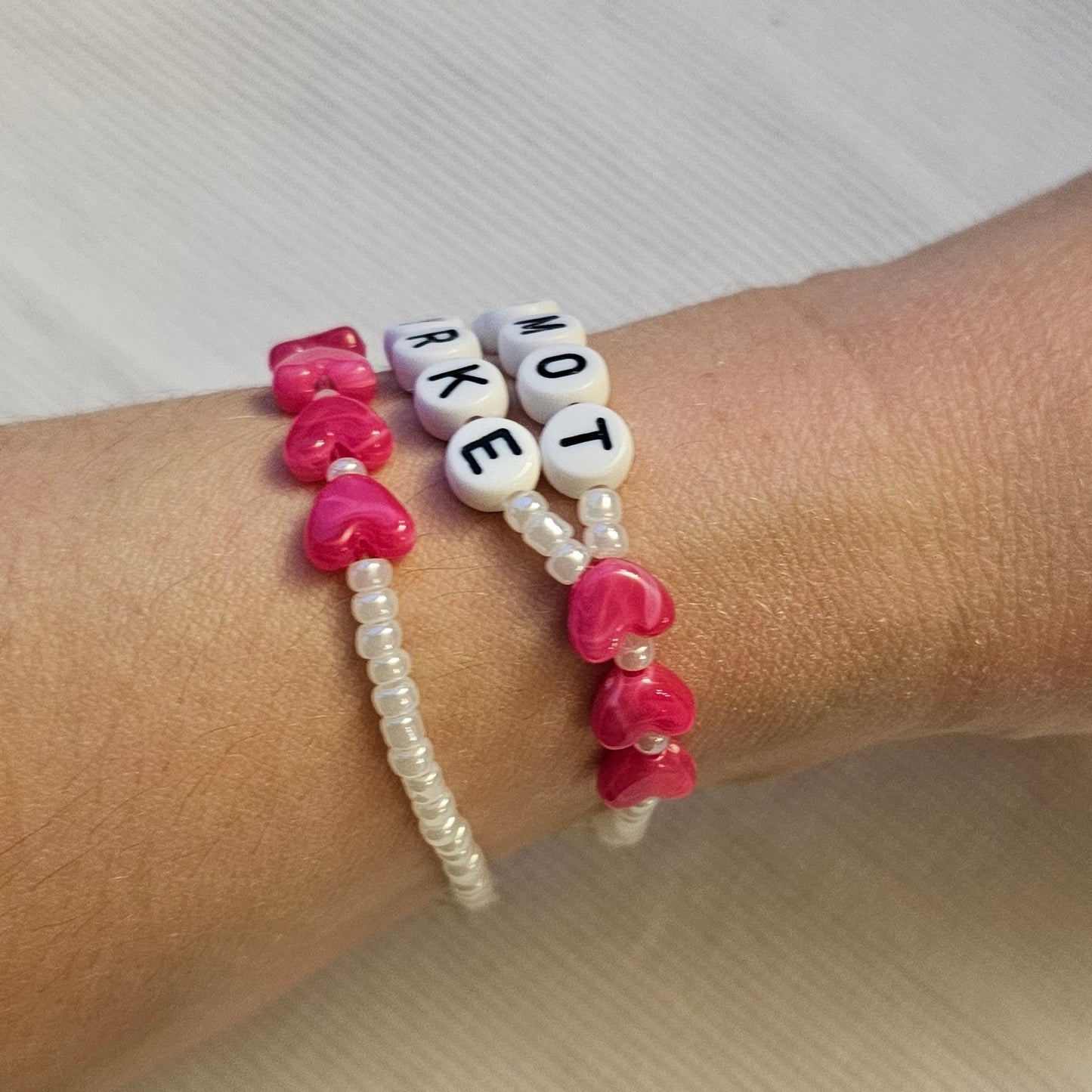 Håp - mot - styrke - armbånd rosa hjerter